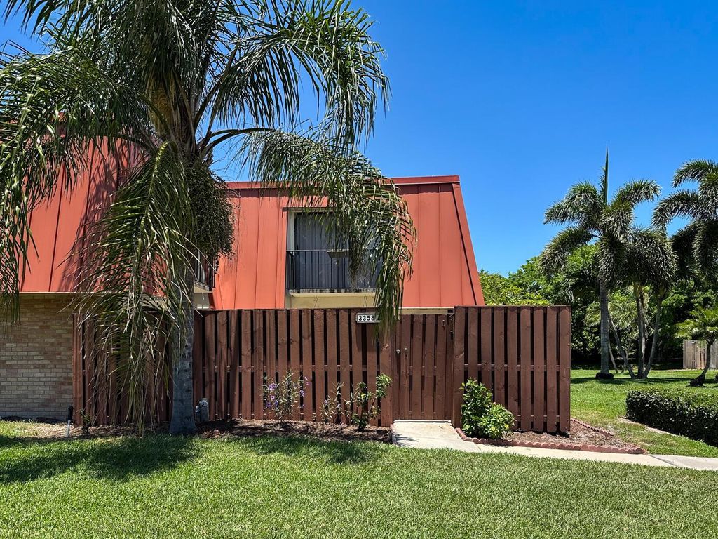 Photo of 3358 Meridian Way N #B, Palm Beach Gardens, FL 33410 (MLS # R10991291)
