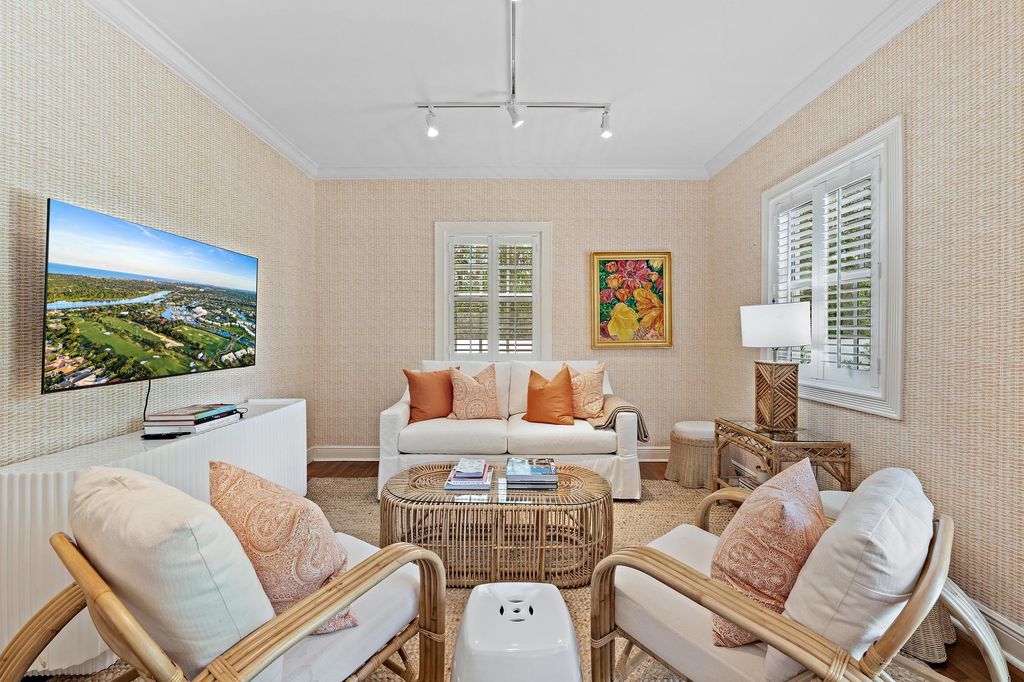 Photo of 151 S County Road #1st Fl, Palm Beach, FL 33480 (MLS # B26026840)