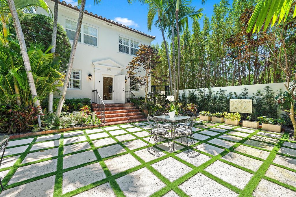 Photo of 151 S County Road #1st Fl, Palm Beach, FL 33480 (MLS # B26026840)