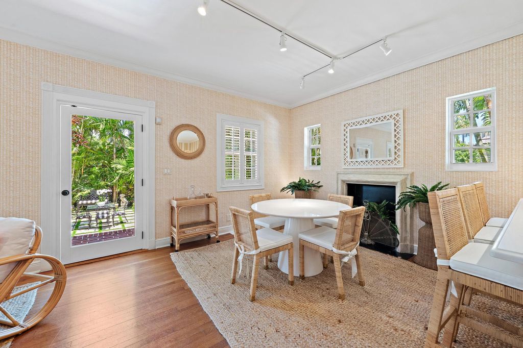 Photo of 151 S County Road #1st Fl, Palm Beach, FL 33480 (MLS # B26026840)