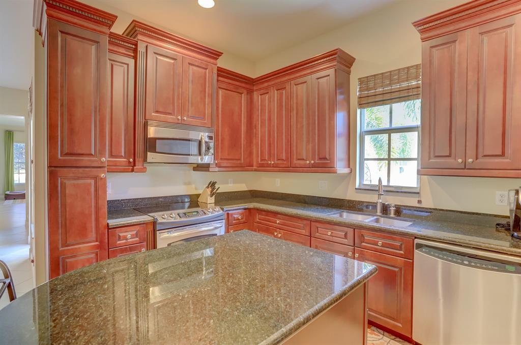 CENTRAL PARK / PENINSULA VILLAGE GREENS - Residential