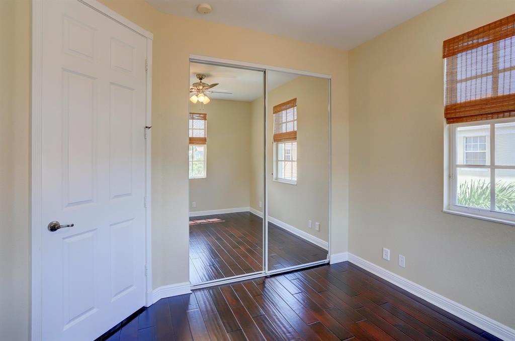 CENTRAL PARK / PENINSULA VILLAGE GREENS - Residential