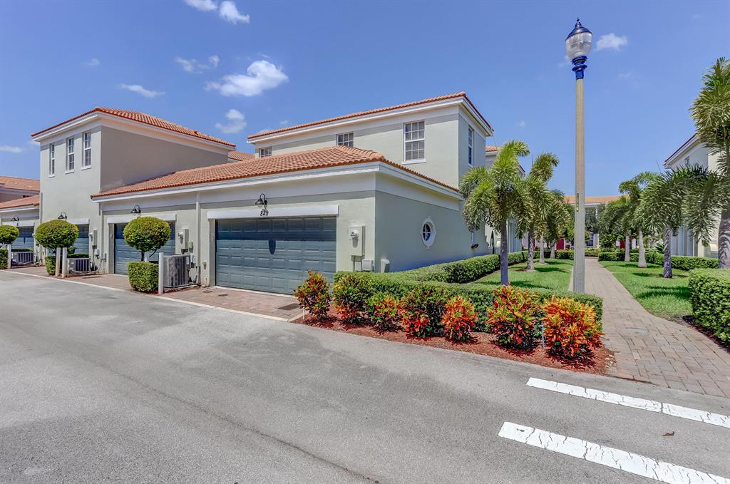 CENTRAL PARK / PENINSULA VILLAGE GREENS - Residential