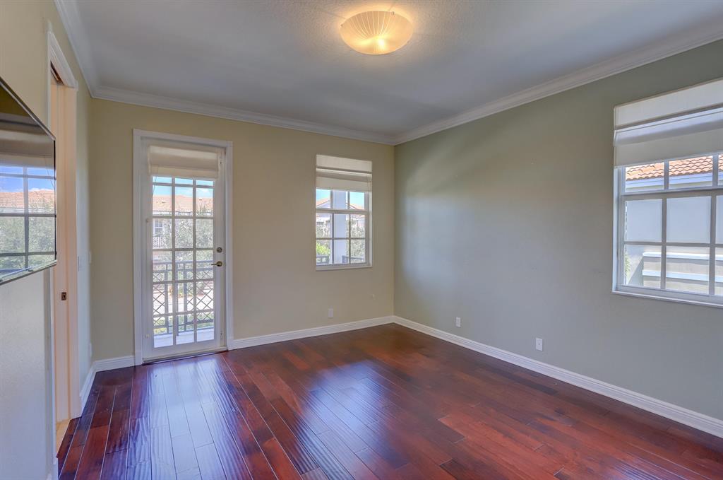 CENTRAL PARK / PENINSULA VILLAGE GREENS - Residential