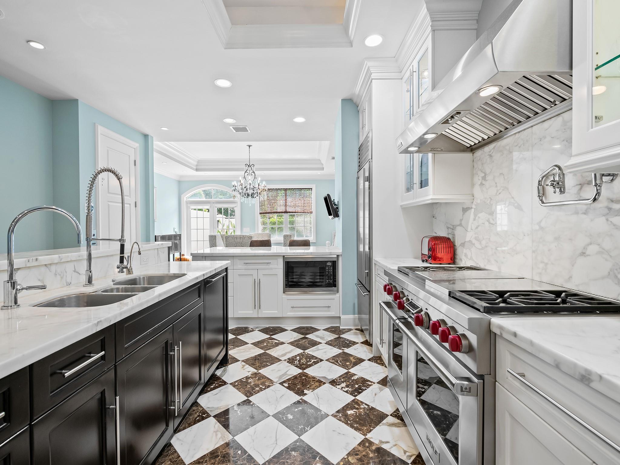 1105 NE 2nd St 1105