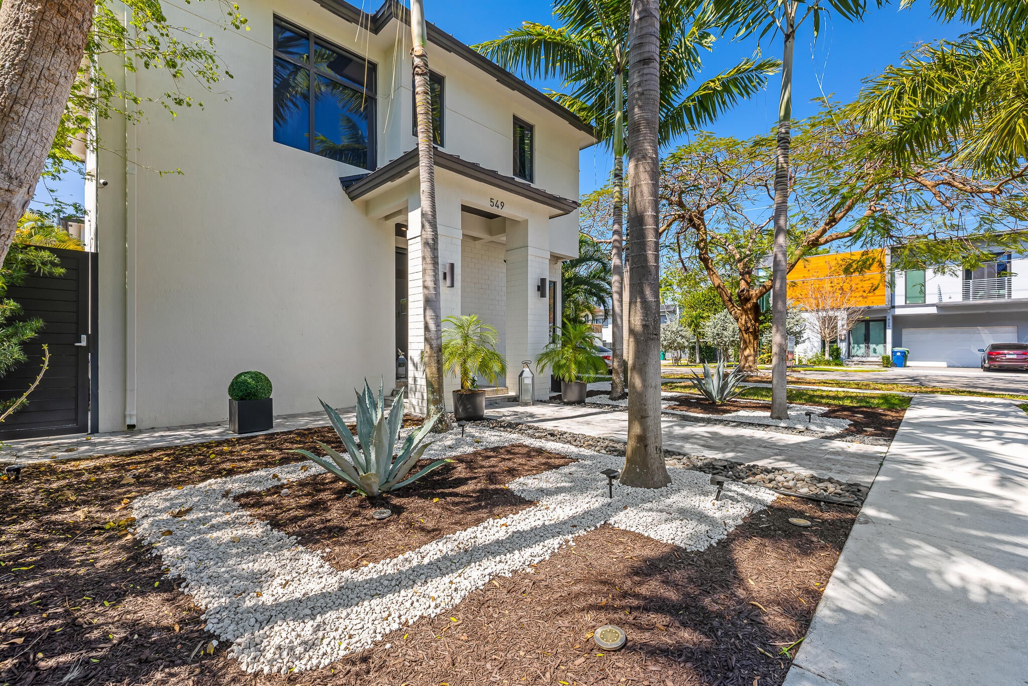 549 NE 10TH Avenue