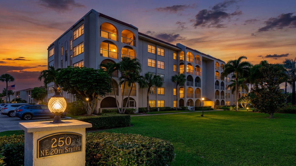 Photo of 250 NE 20TH Street #5260, Boca Raton, FL 33431 (MLS # B26090566)