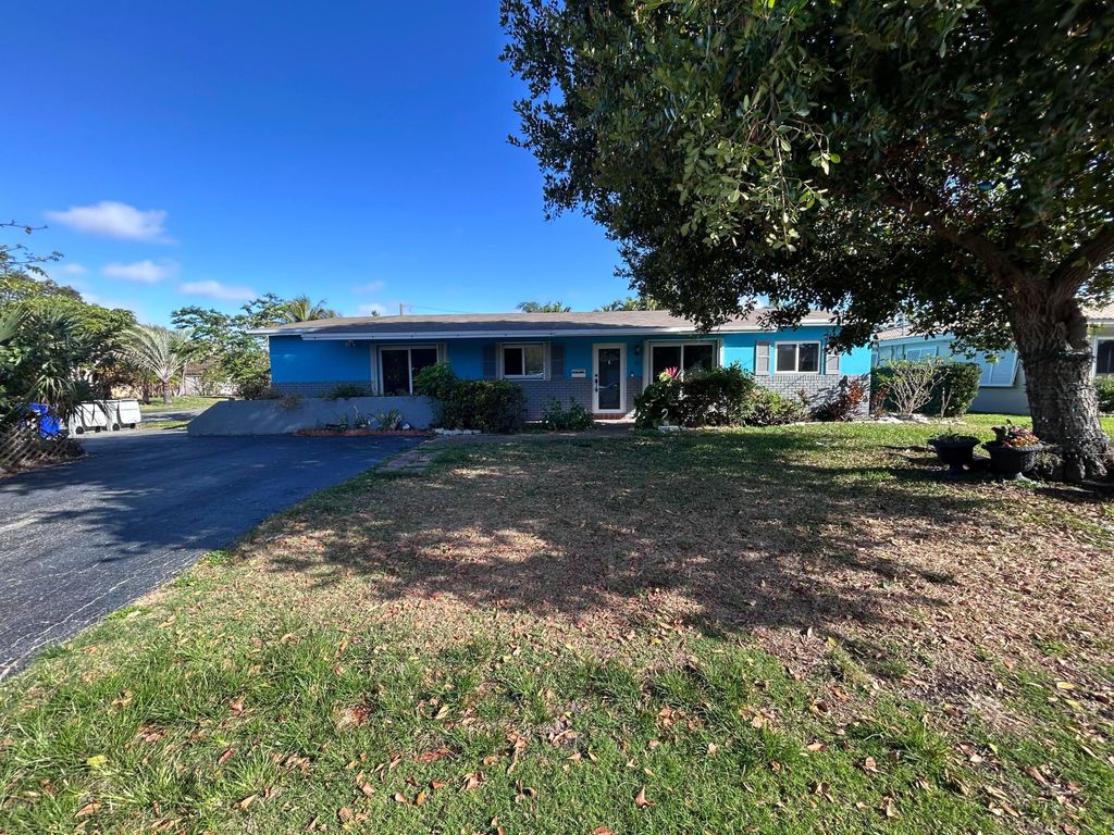 Photo of 331 SE 5th Court, Pompano Beach, FL 33060 (MLS # B26013194)