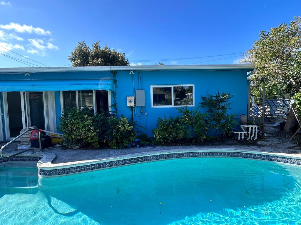 Photo of 331 SE 5th Court, Pompano Beach, FL 33060 (MLS # B26013194)