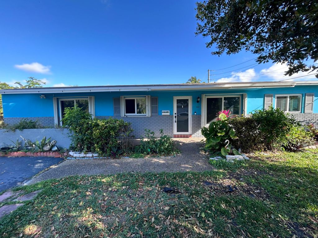 Photo of 331 SE 5th Court, Pompano Beach, FL 33060 (MLS # B26013194)