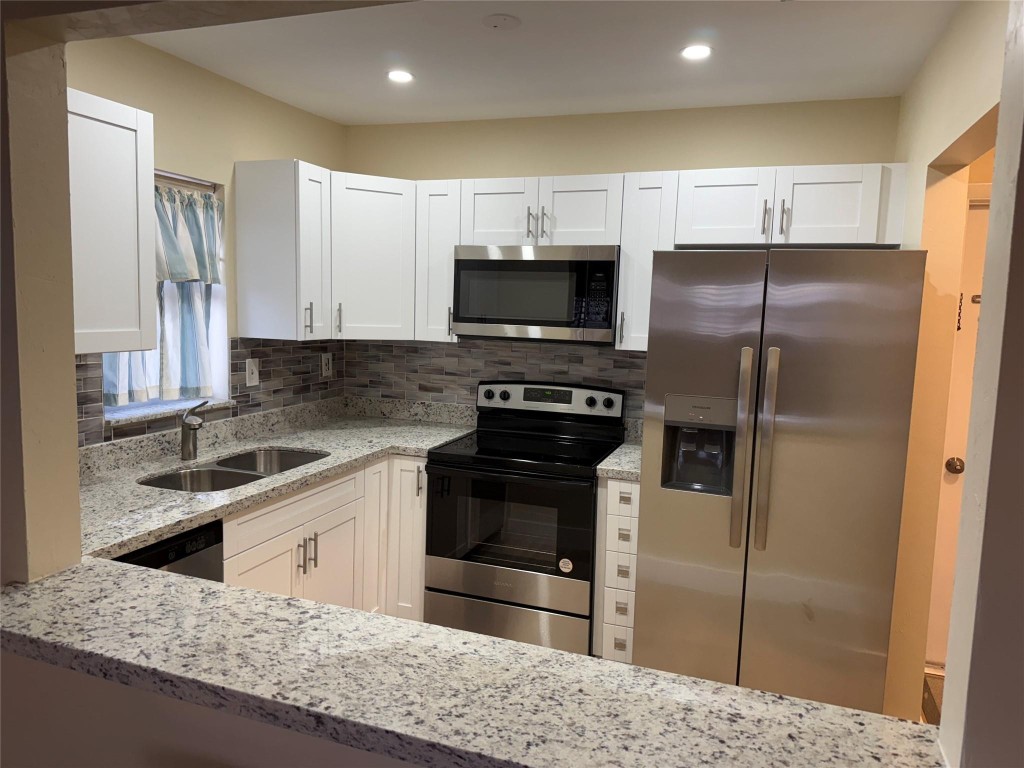 1450 N Riverside Drive 208