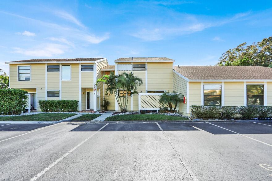 Bright and spacious 2BR/2BA residence featuring brand new carpet and an open floor plan. Ideally located near top-rated dining, shopping, beaches, and more. Enjoy beautiful views and a comfortable, relaxing atmosphere perfect for convenient coastal living.