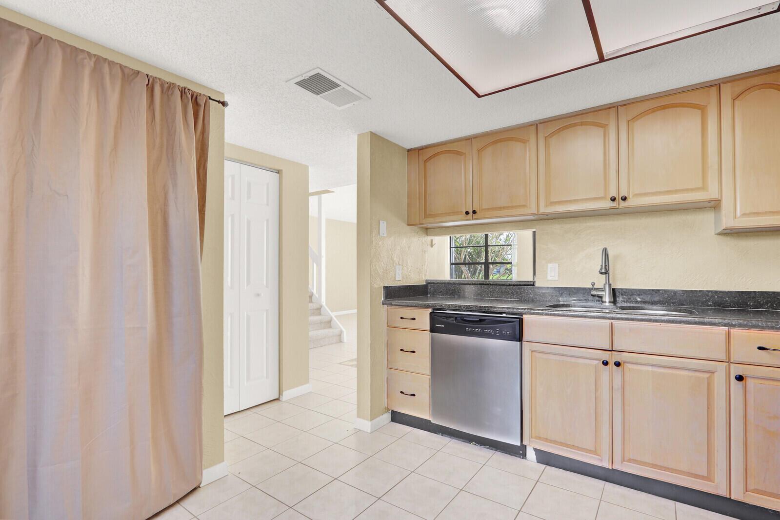 JUPITER VILLAGE TOWNHOMES - Residential Lease