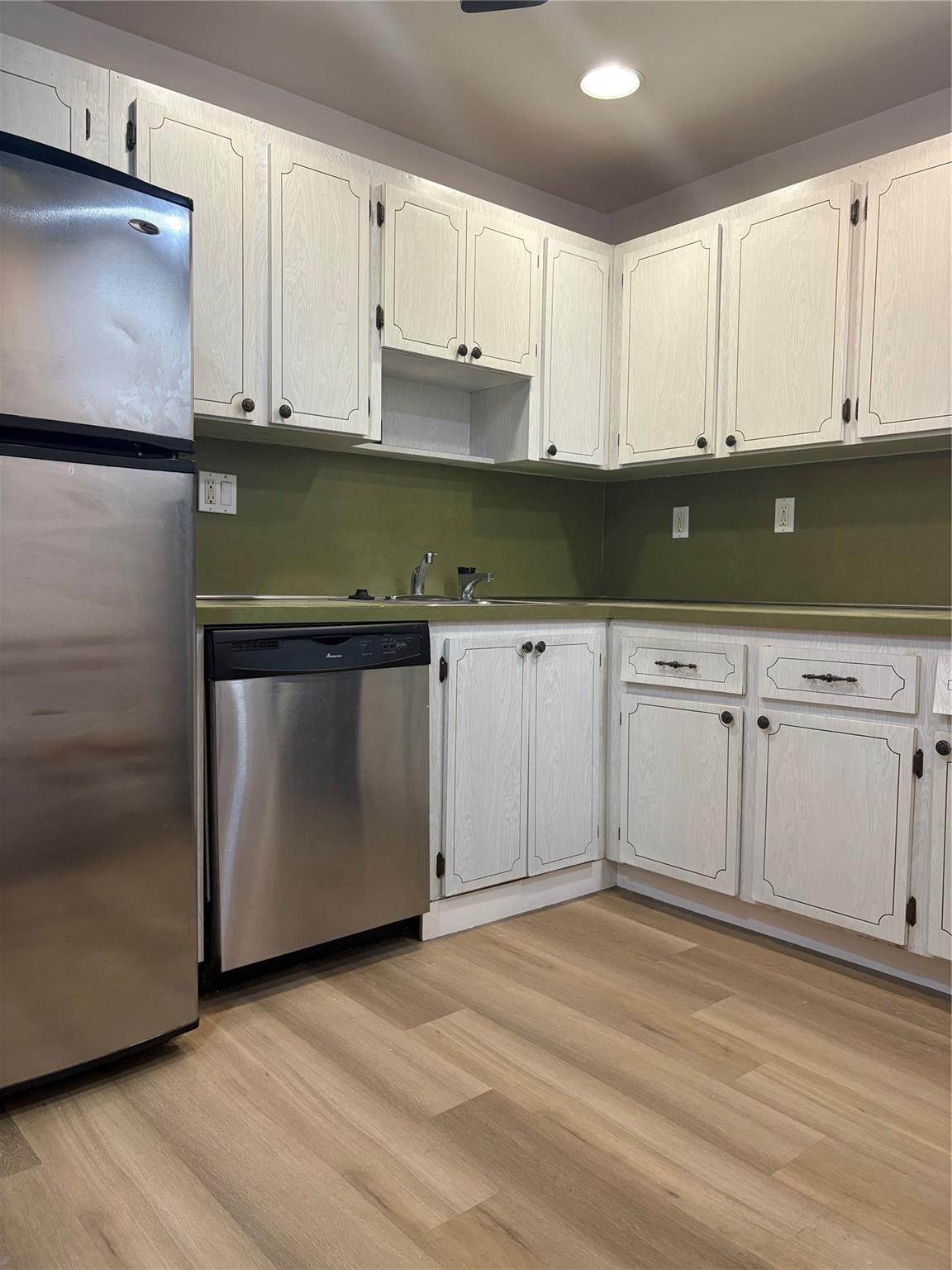 Oakbrook IV, V, VI, Vii C - Residential Lease