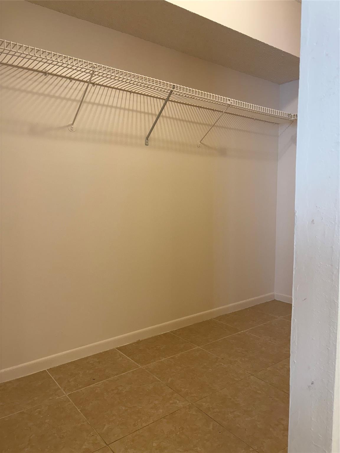 Oakbrook IV, V, VI, Vii C - Residential Lease