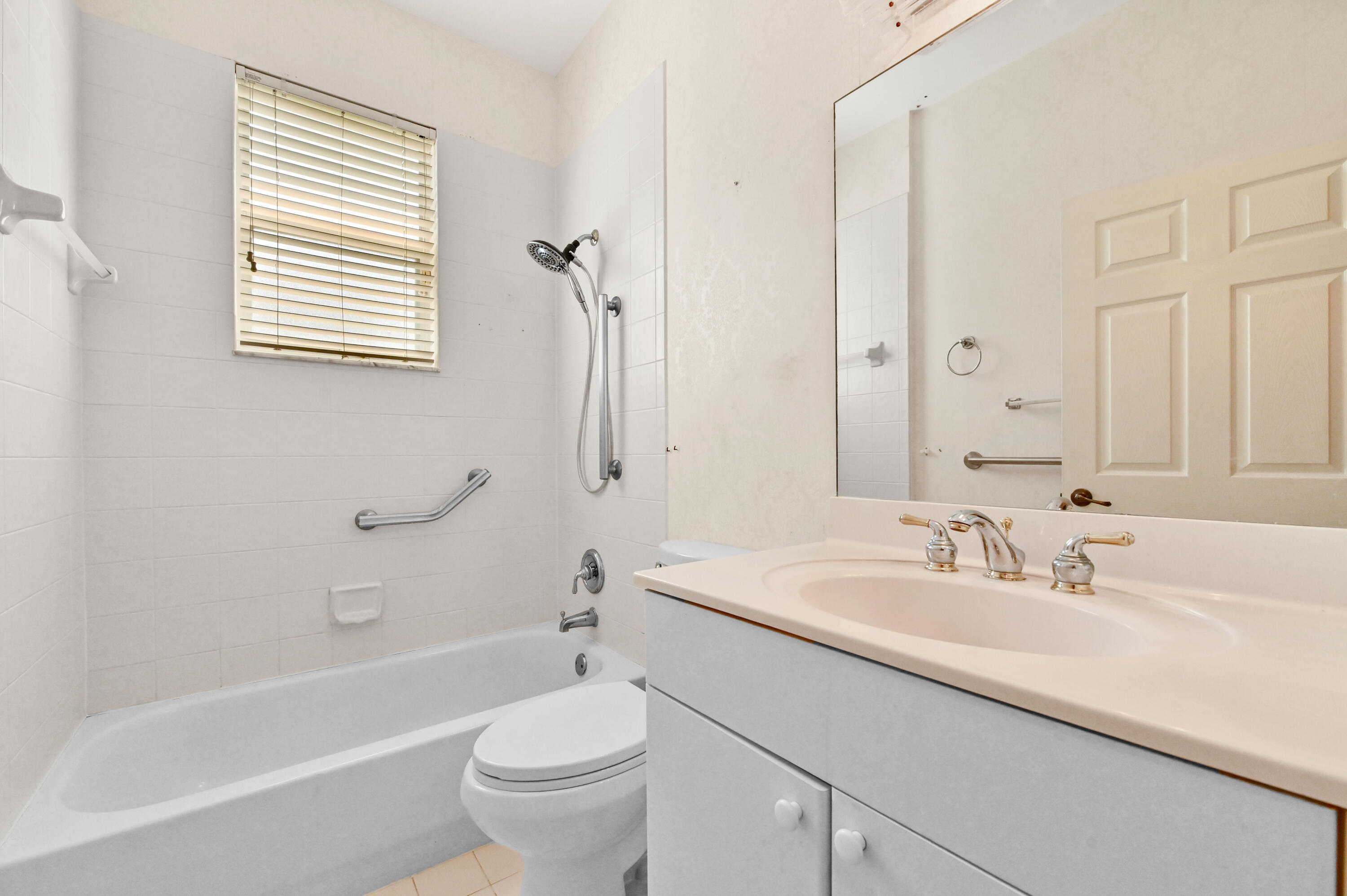 CORAL LAKES - Residential