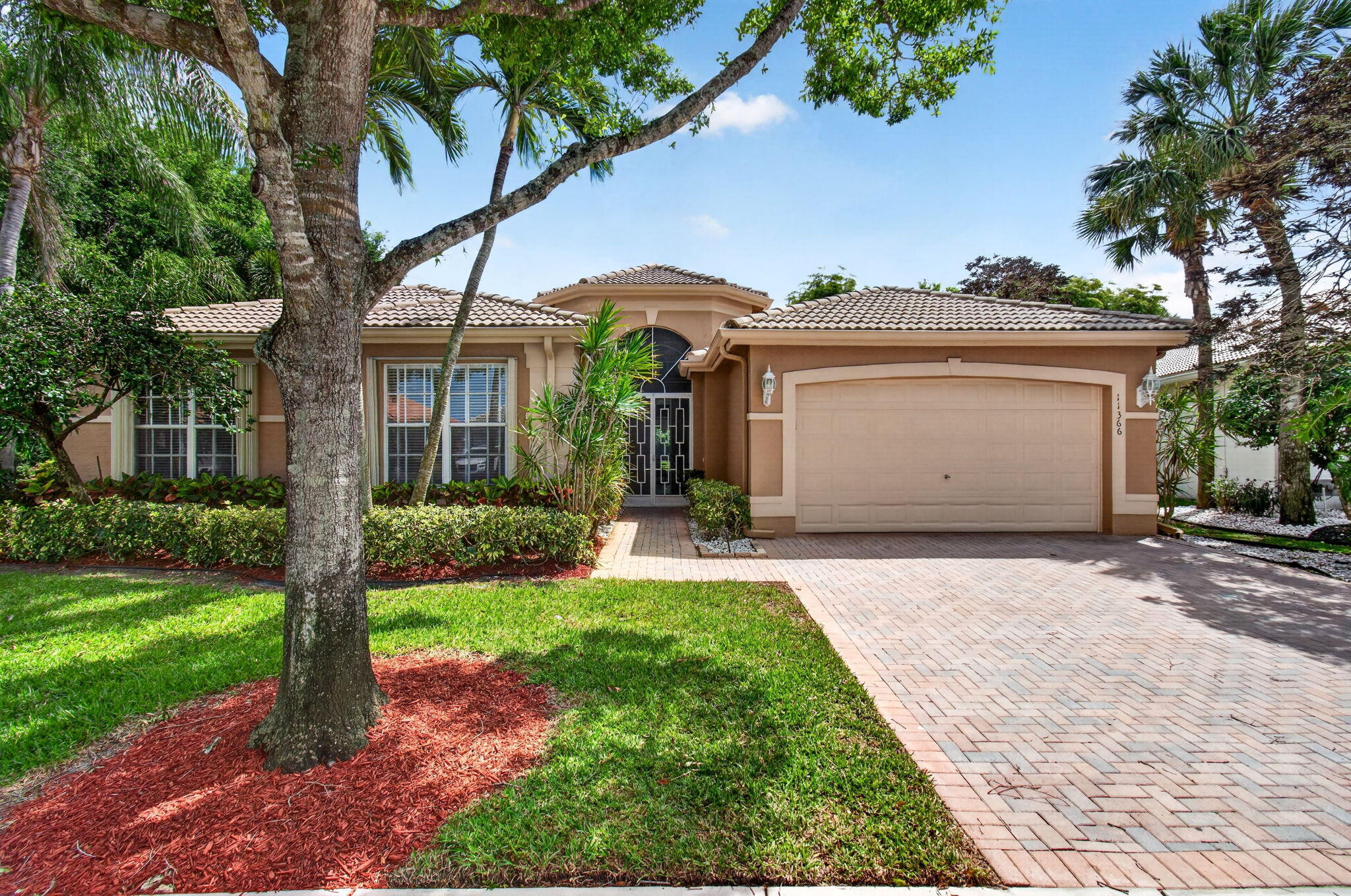 VALENCIA LAKES 1 - Residential