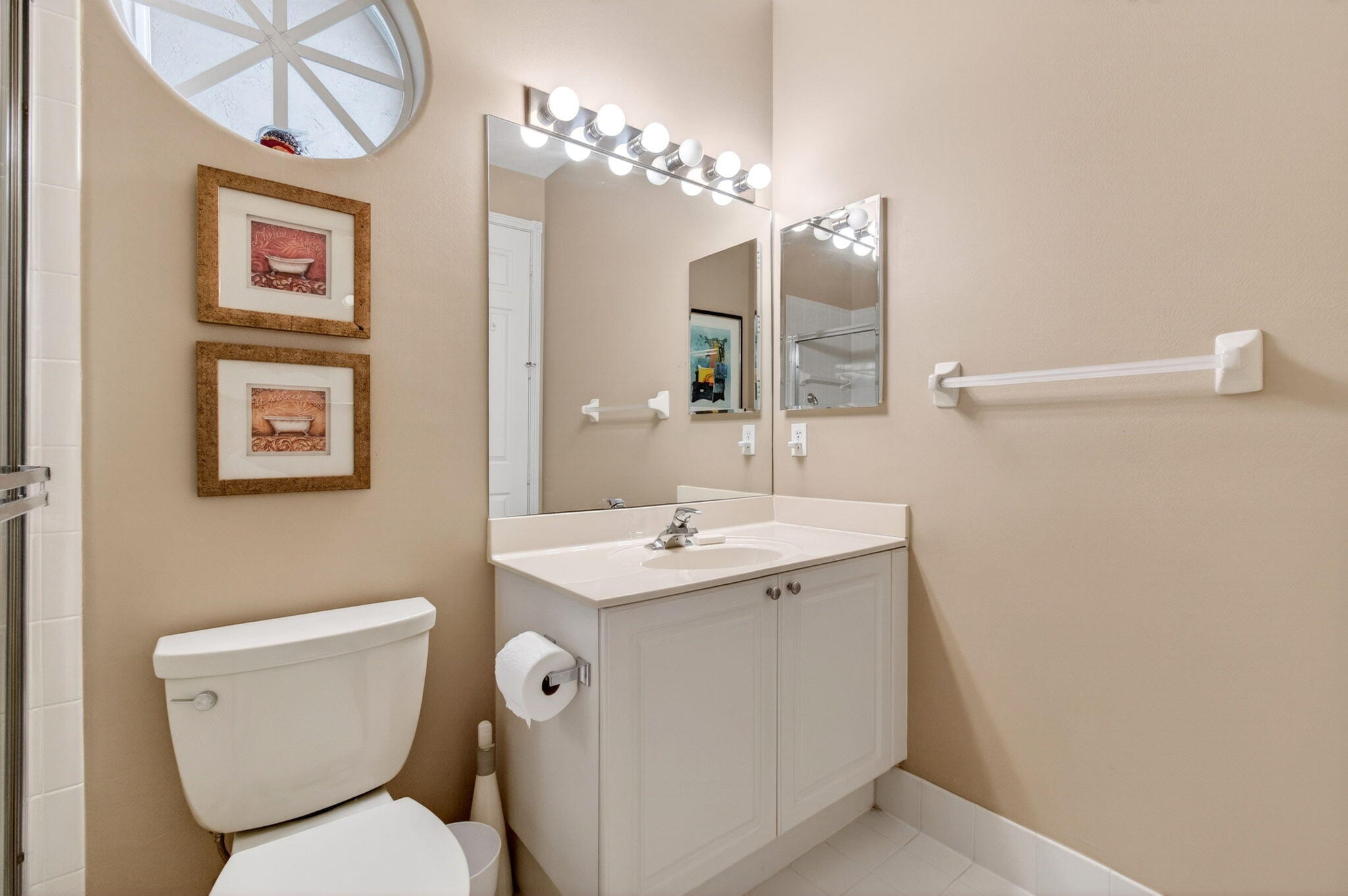 VALENCIA LAKES 1 - Residential