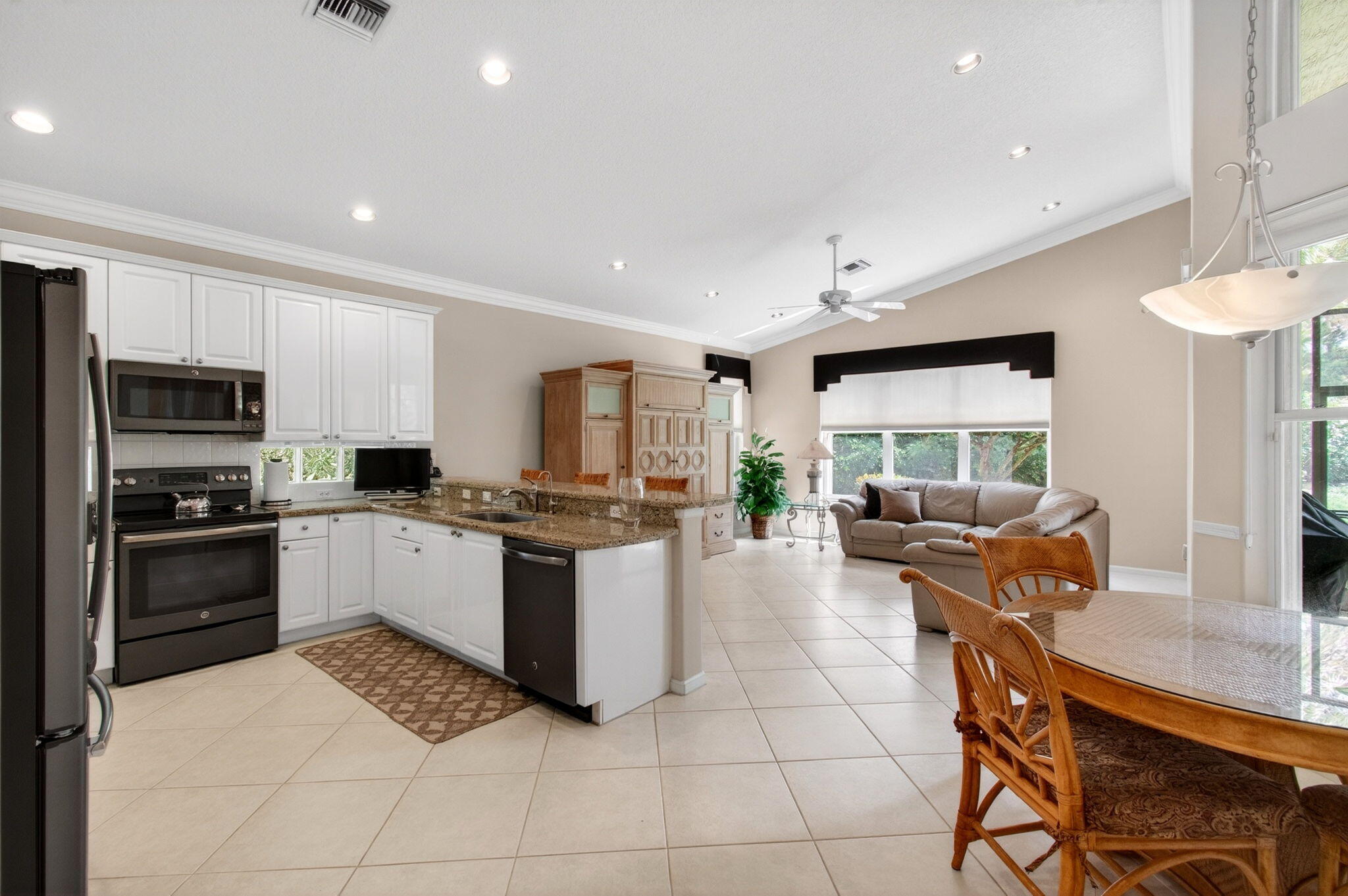 VALENCIA LAKES 1 - Residential