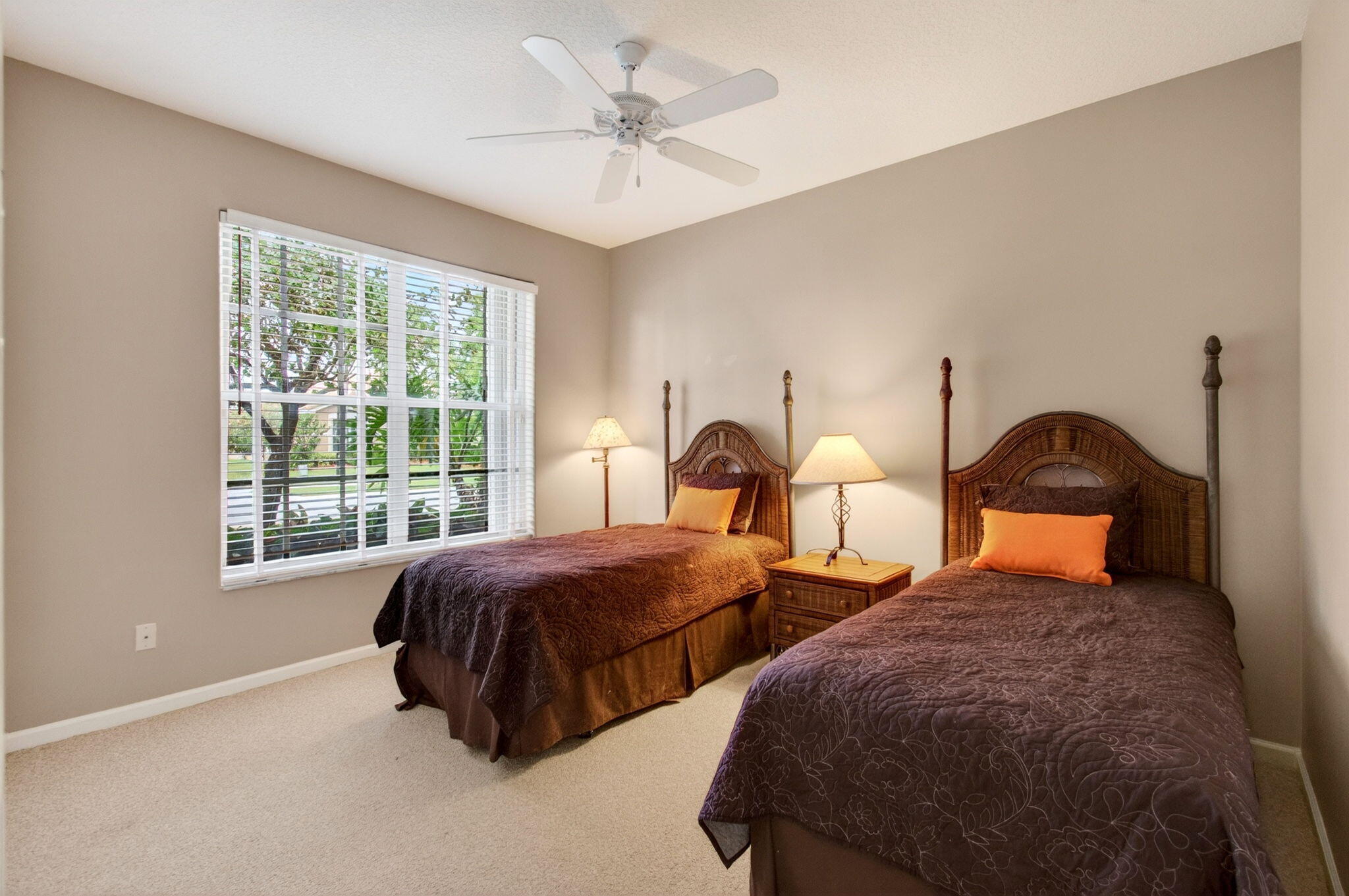 VALENCIA LAKES 1 - Residential