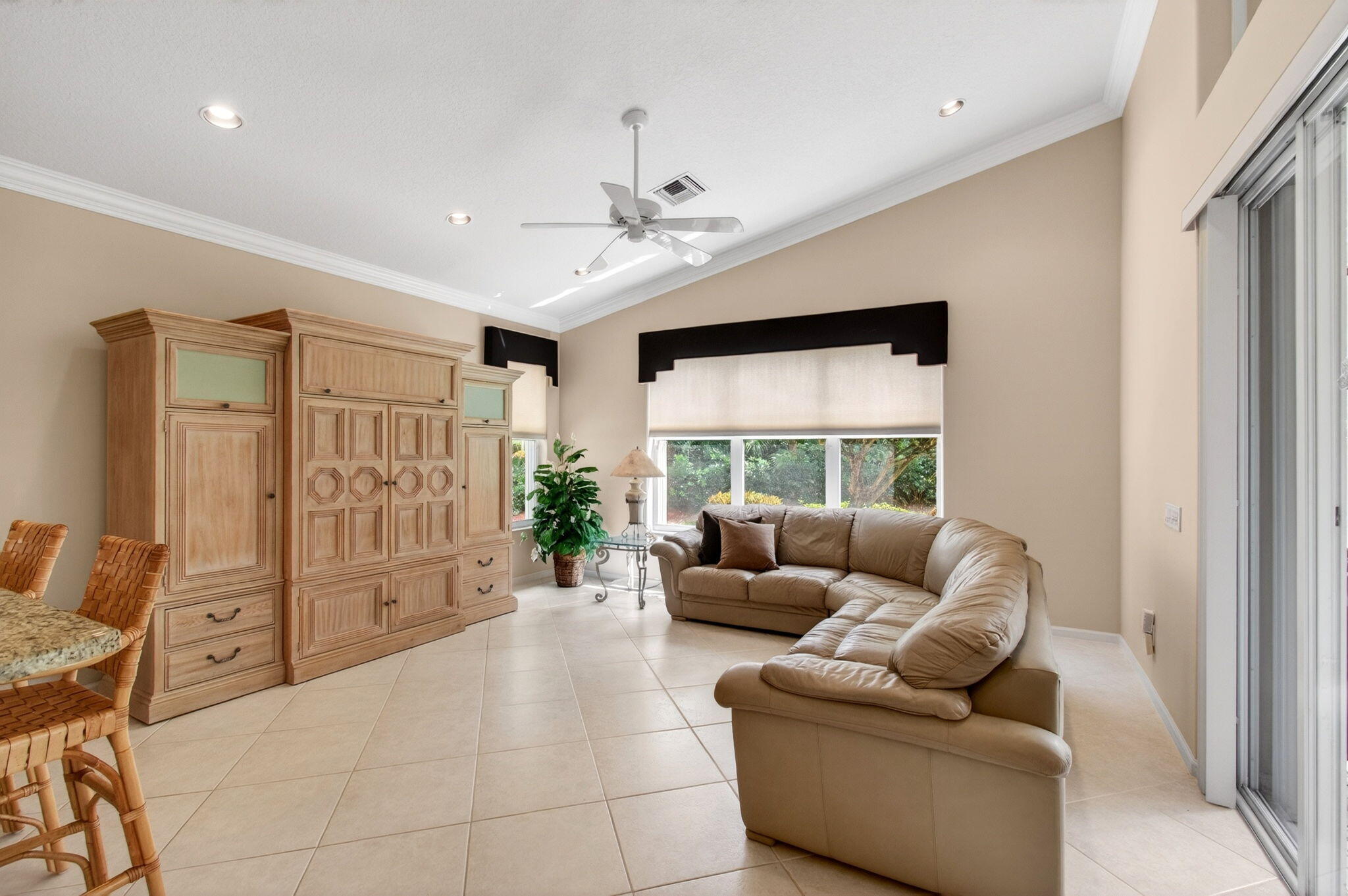 VALENCIA LAKES 1 - Residential