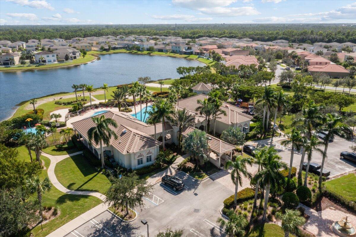 VIZCAYA FALLS - Residential