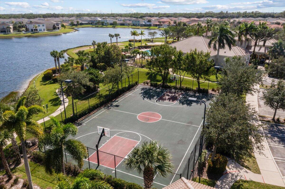 VIZCAYA FALLS - Residential