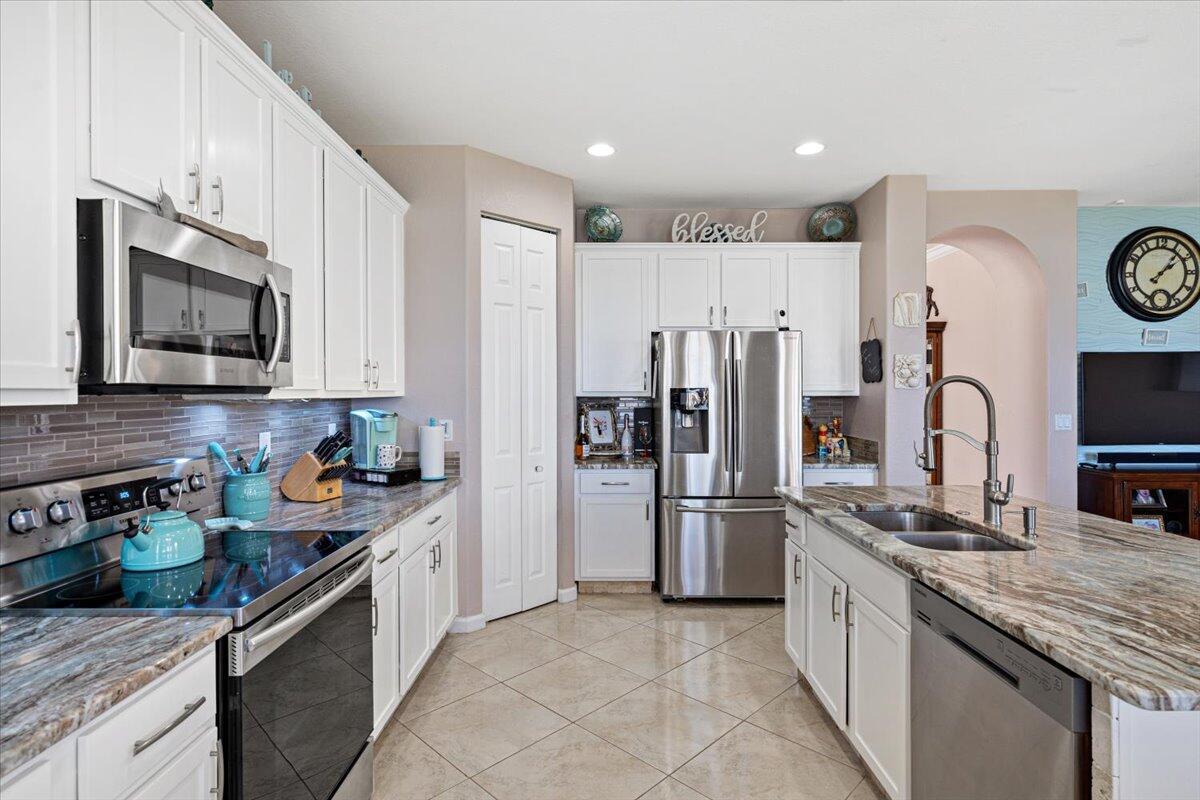 VIZCAYA FALLS - Residential