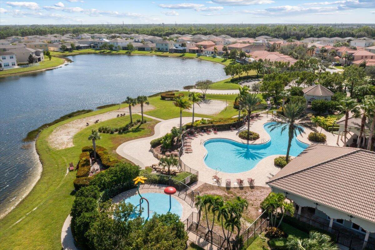 VIZCAYA FALLS - Residential