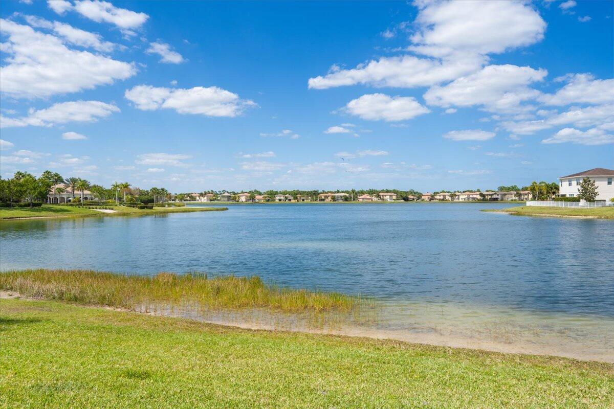 VIZCAYA FALLS - Residential