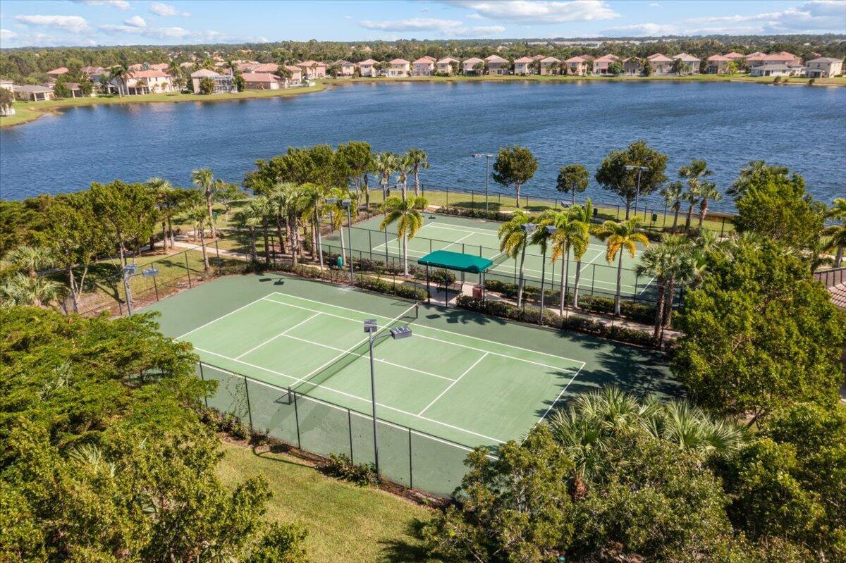 VIZCAYA FALLS - Residential