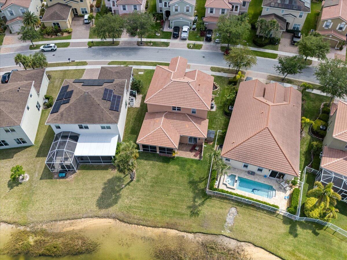 VIZCAYA FALLS - Residential