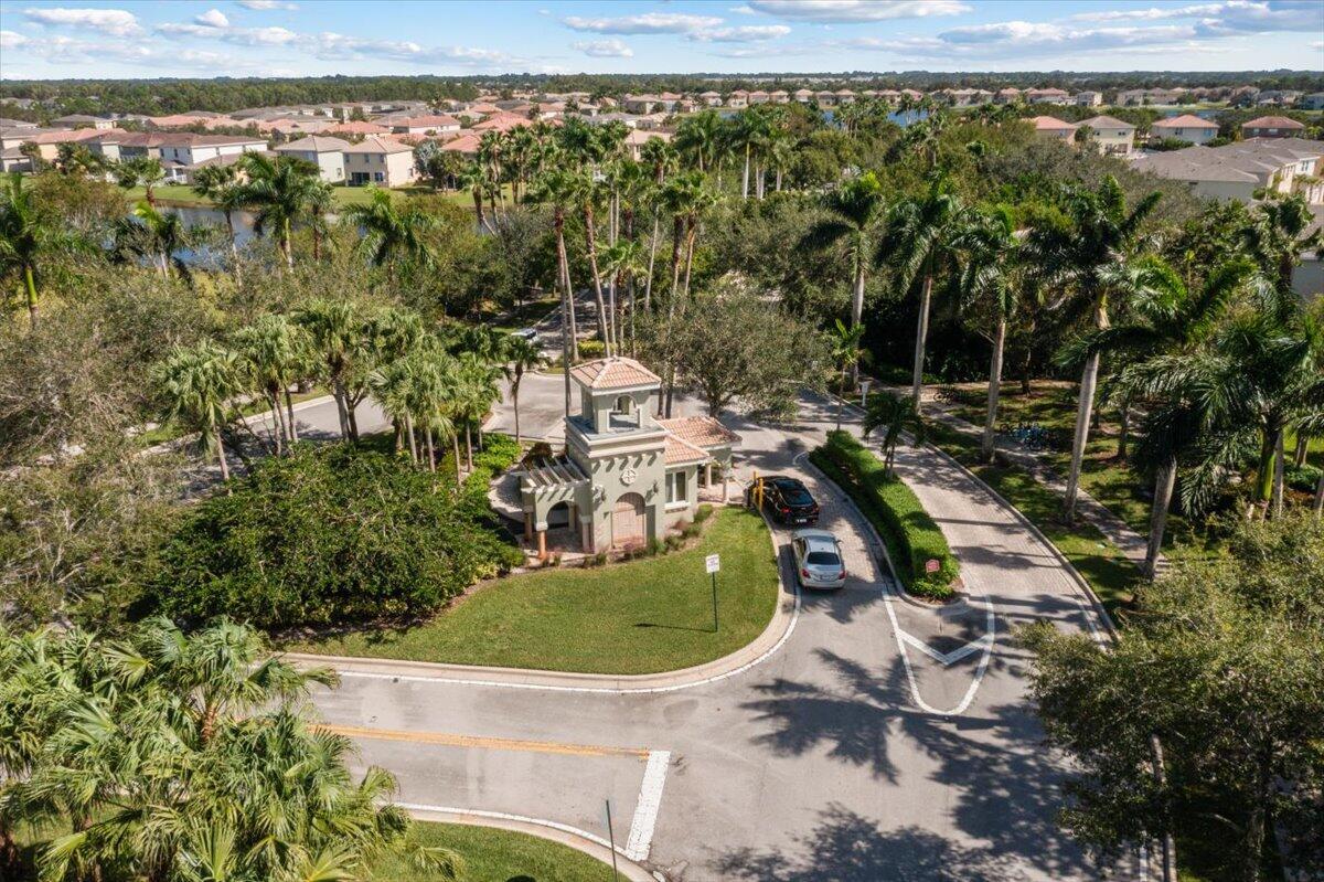 VIZCAYA FALLS - Residential