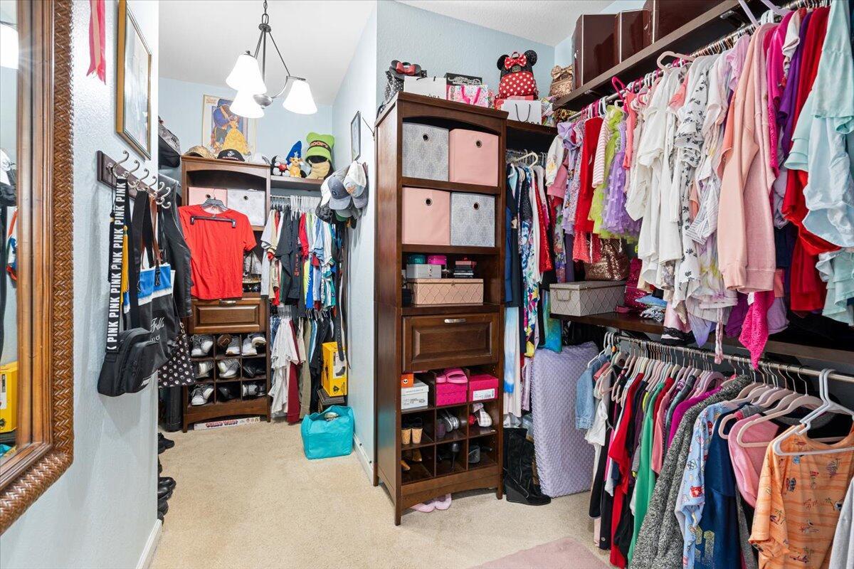 VIZCAYA FALLS - Residential