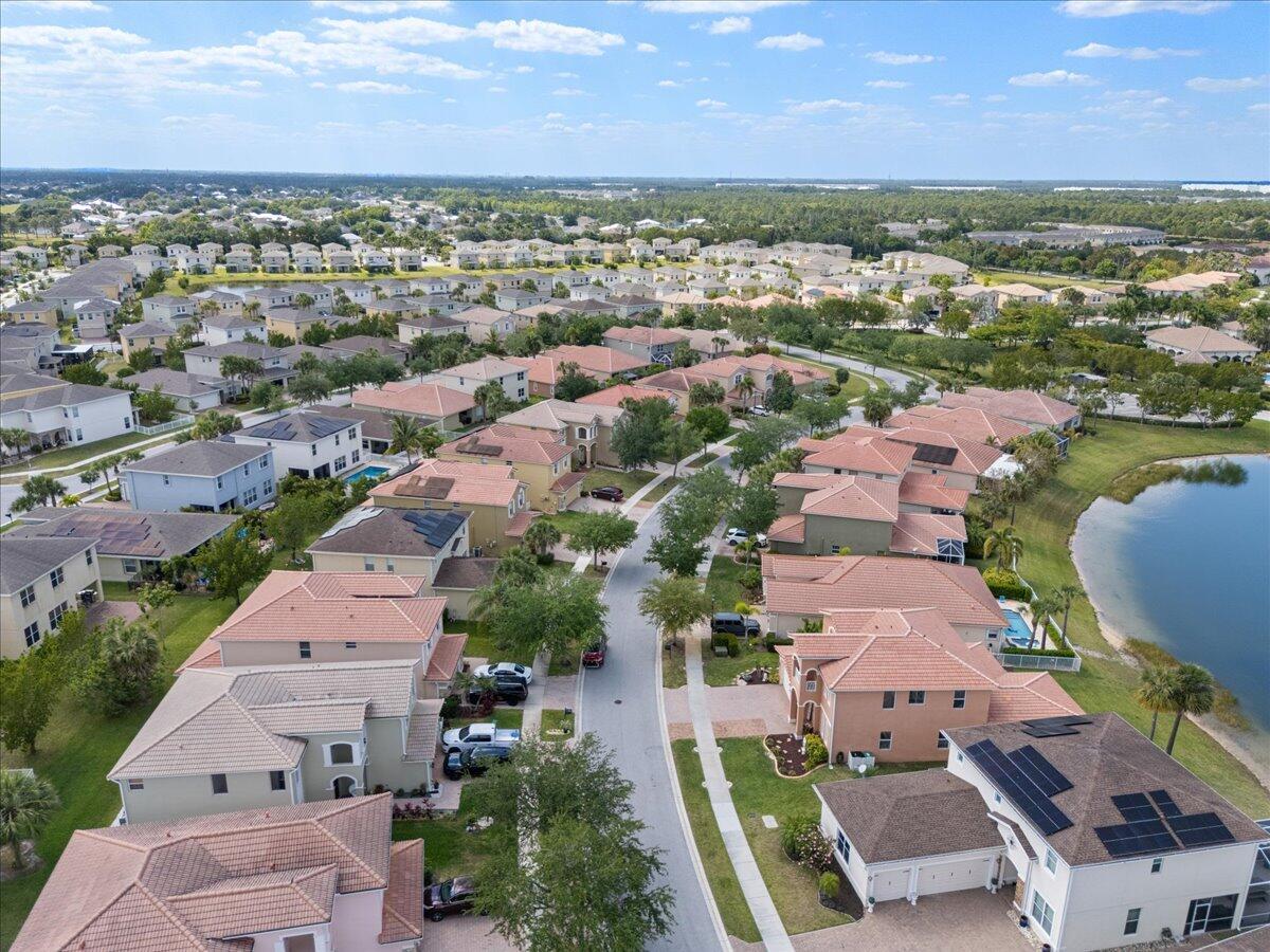 VIZCAYA FALLS - Residential