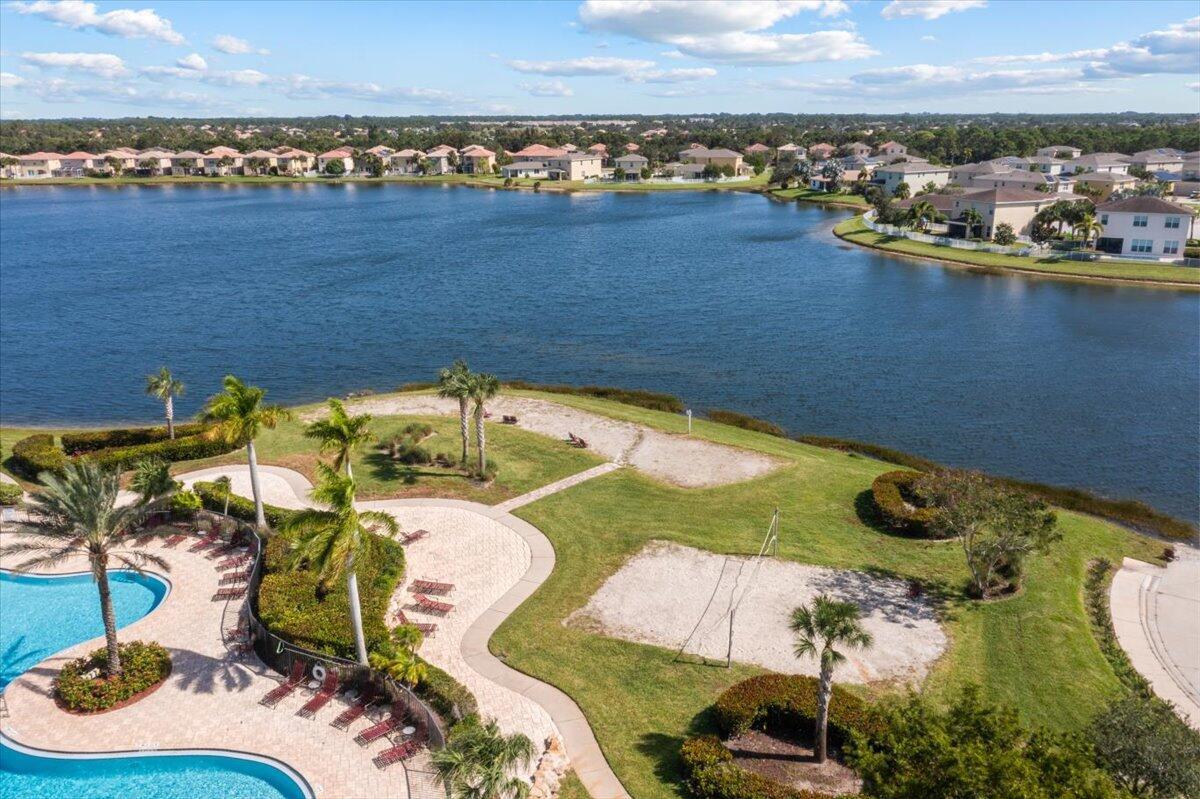 VIZCAYA FALLS - Residential