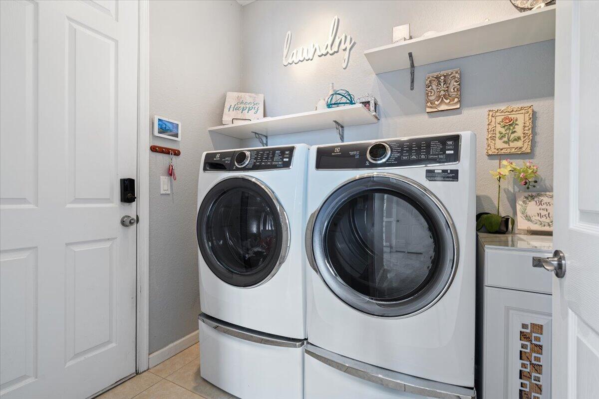 VIZCAYA FALLS - Residential