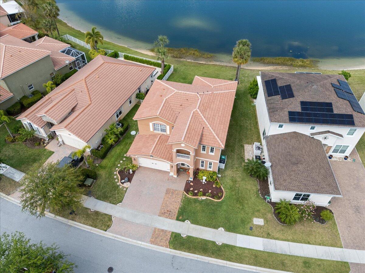 VIZCAYA FALLS - Residential