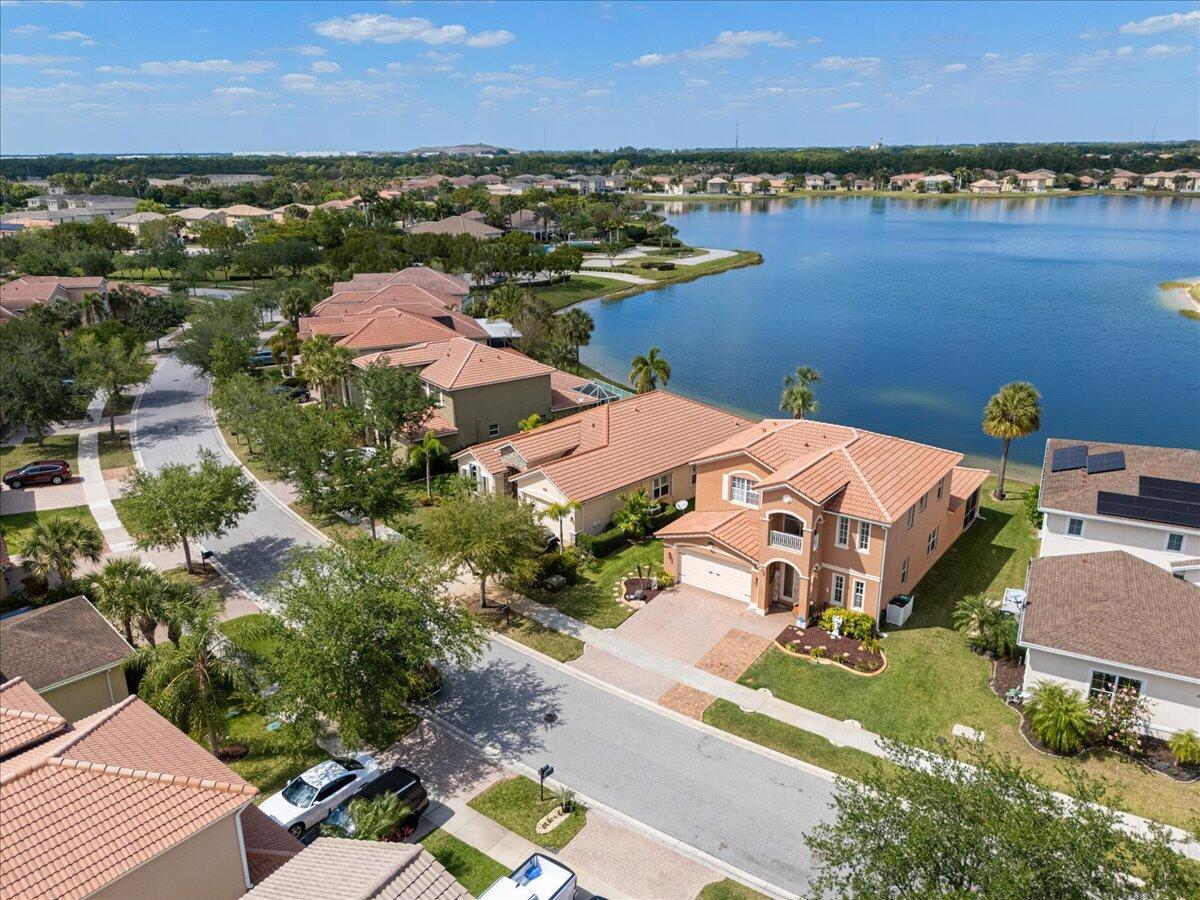 VIZCAYA FALLS - Residential