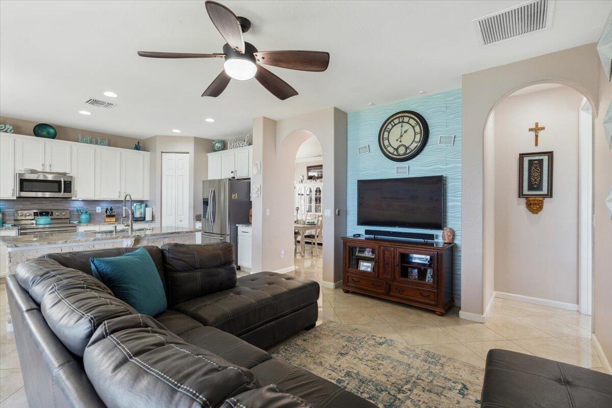 VIZCAYA FALLS - Residential