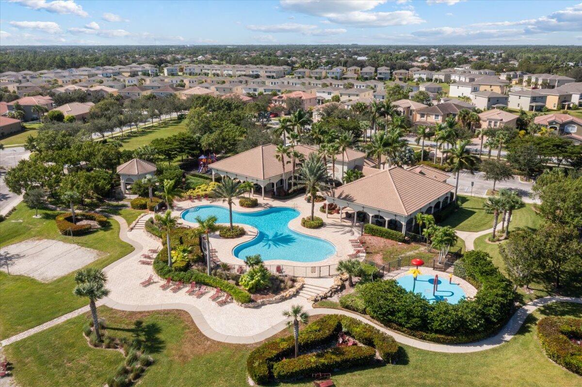 VIZCAYA FALLS - Residential