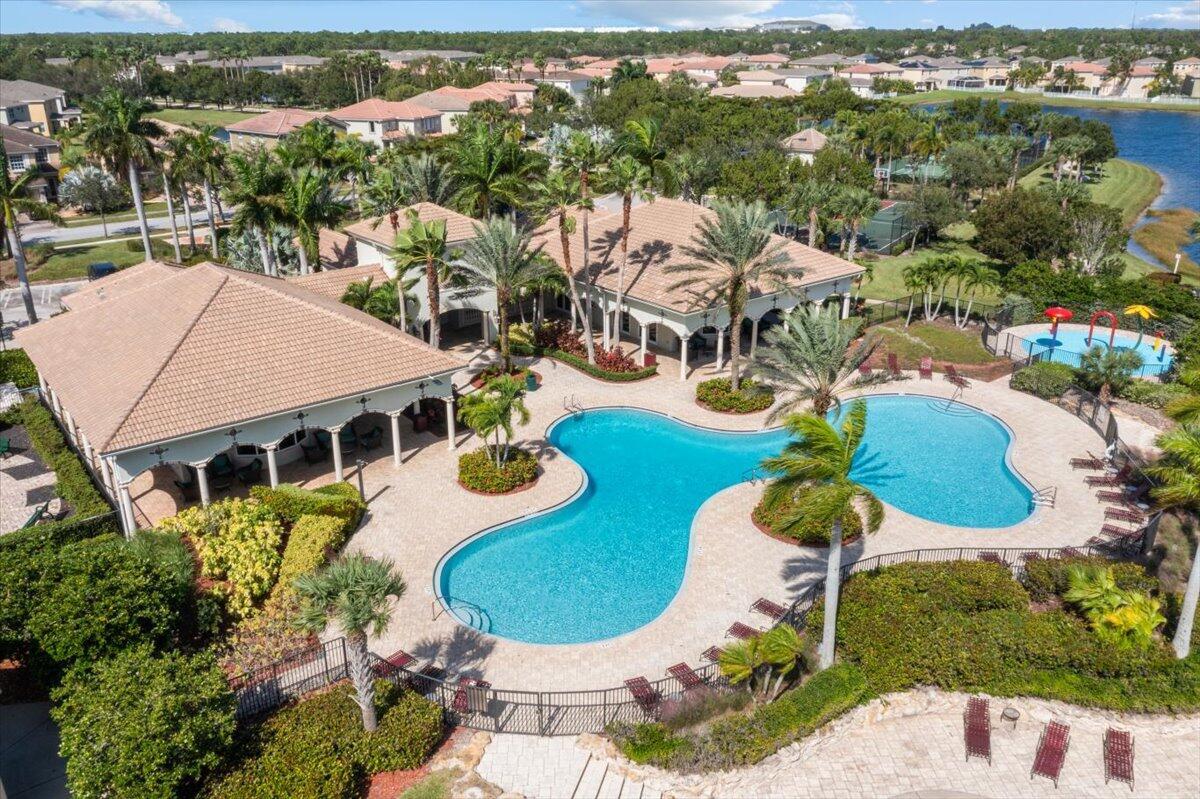 VIZCAYA FALLS - Residential