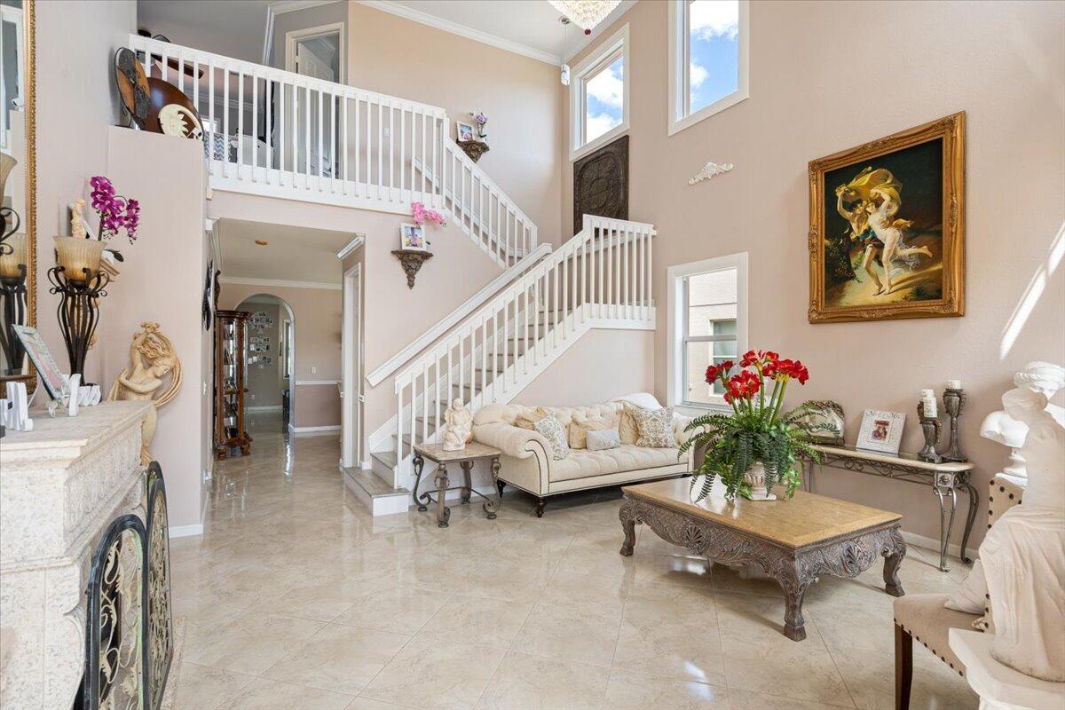 VIZCAYA FALLS - Residential