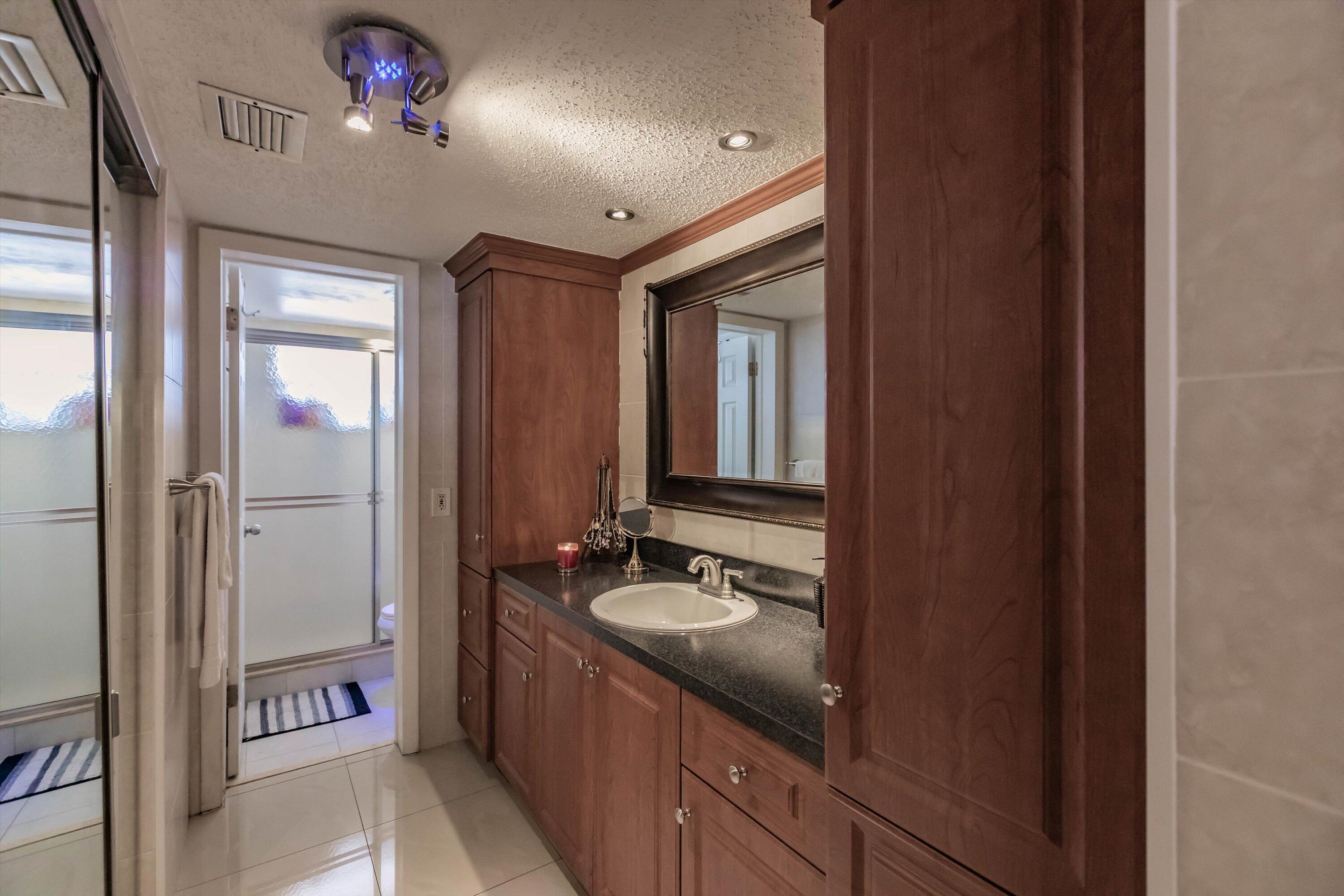 GARNET CONDO - Residential