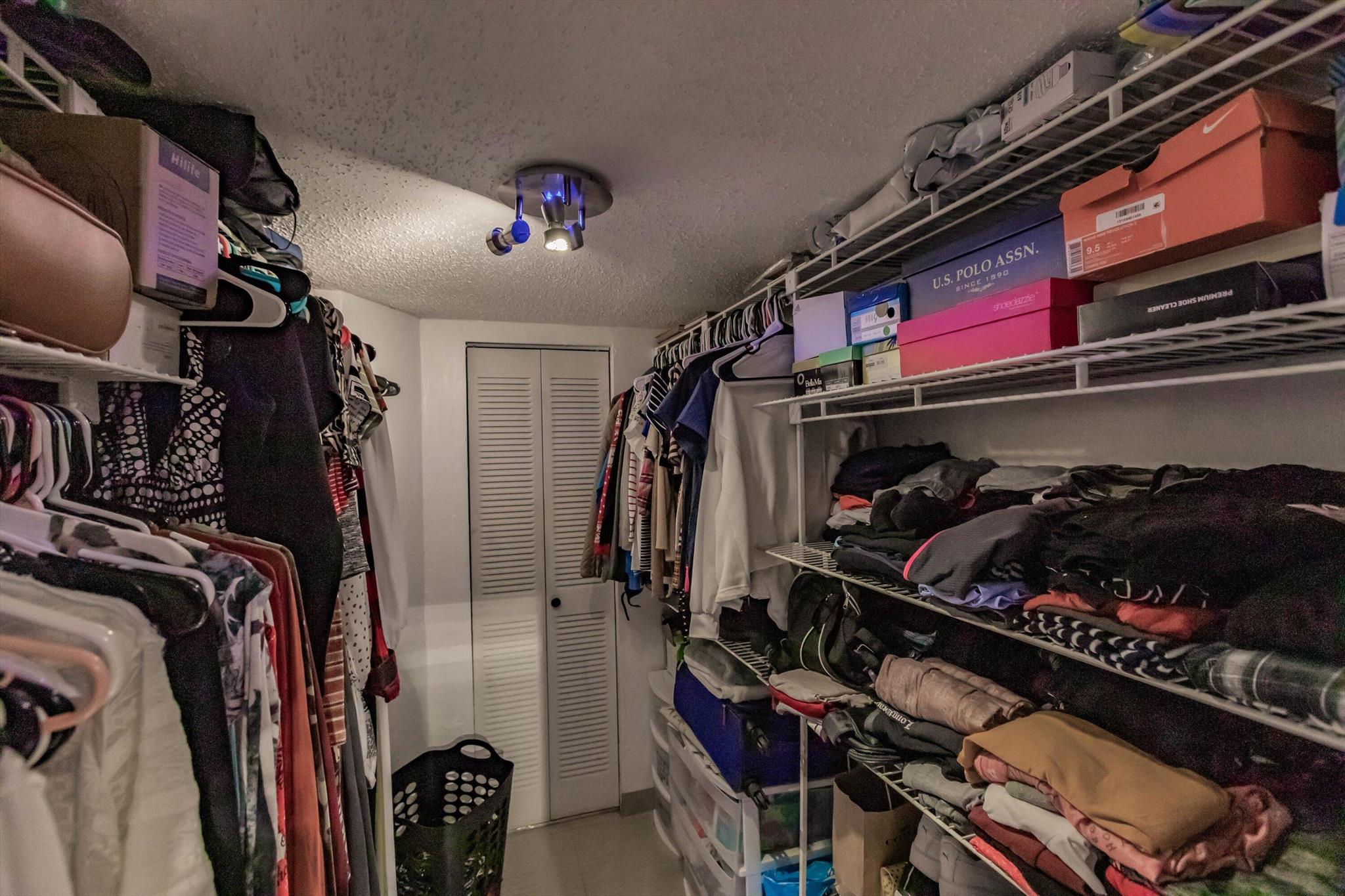 GARNET CONDO - Residential