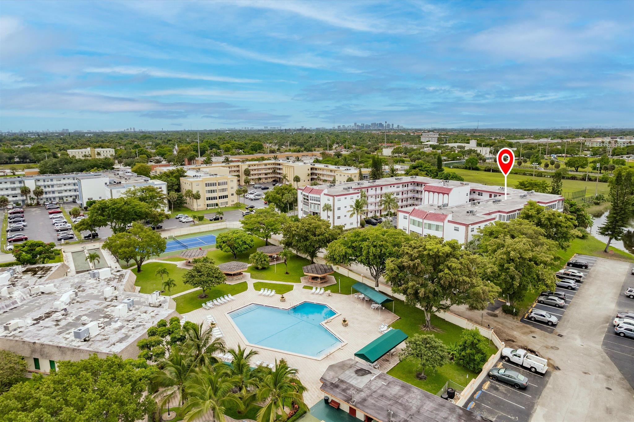 GARNET CONDO - Residential