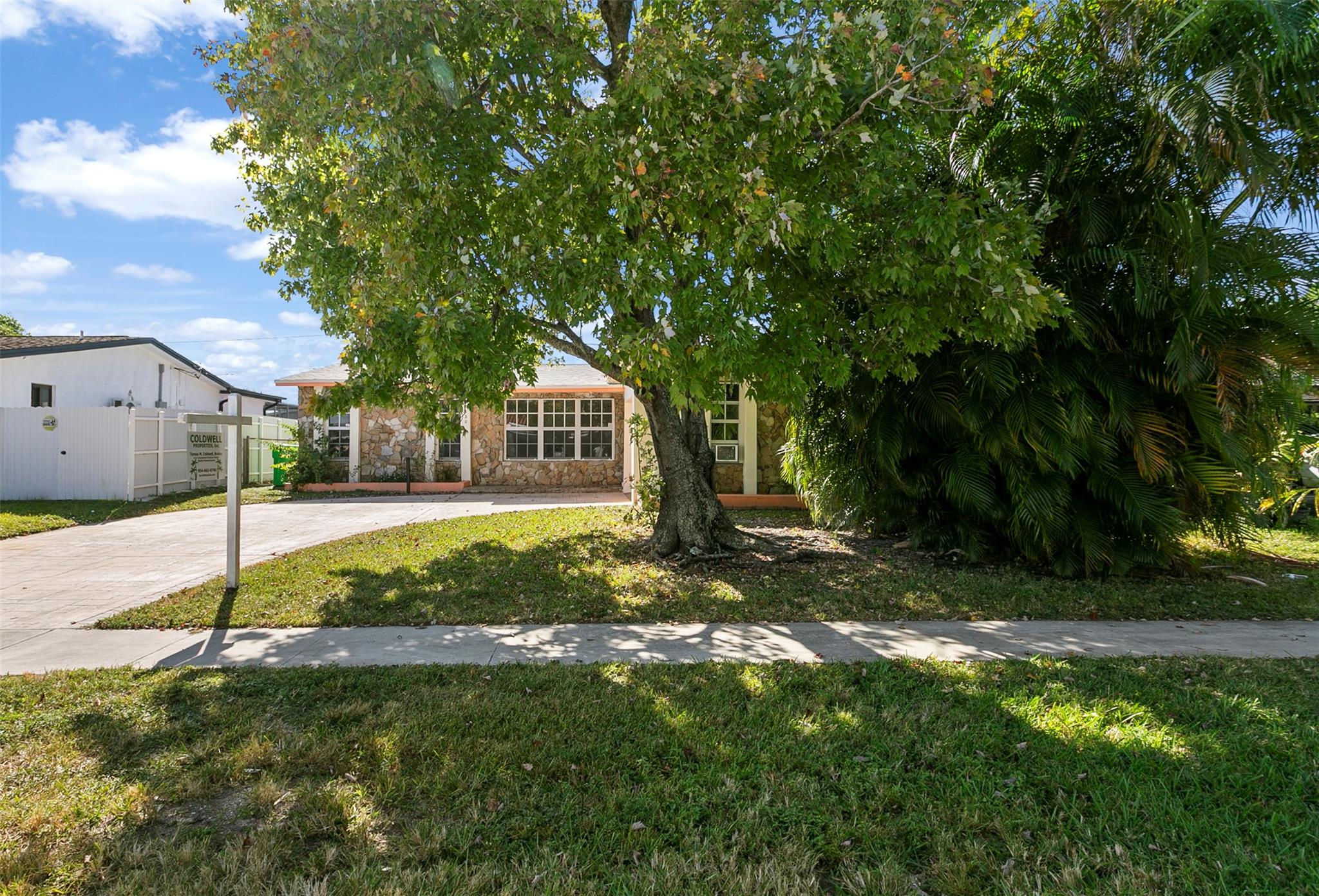 Sunrise Golf Village Sec - Residential