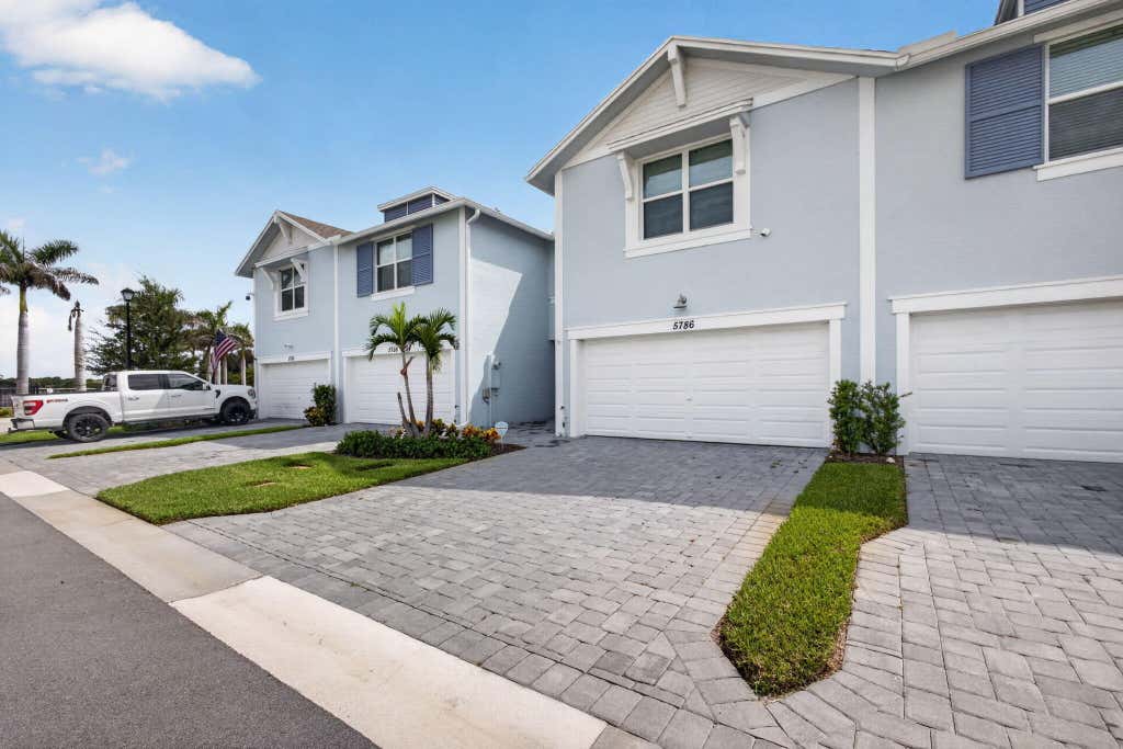 Photo of 5786 SE Edgewater Circle, Stuart, FL 34997 (MLS # B26010902)