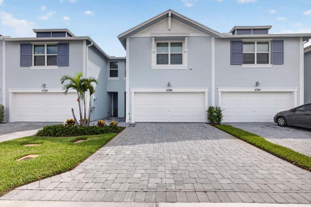 Photo of 5786 SE Edgewater Circle, Stuart, FL 34997 (MLS # B26010902)