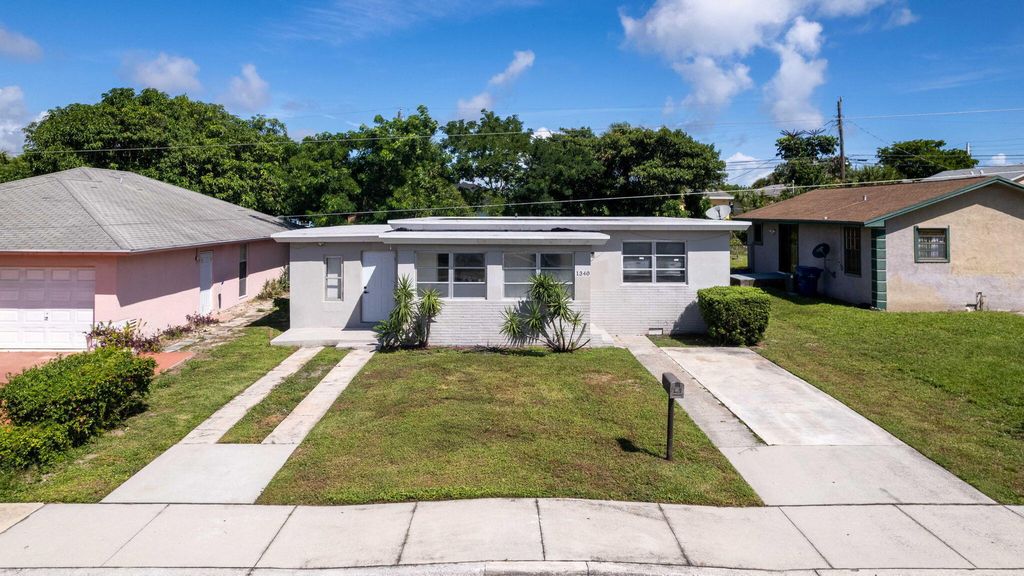 Photo of 1340 W 33rd Street, Riviera Beach, FL 33404 (MLS # B26013783)